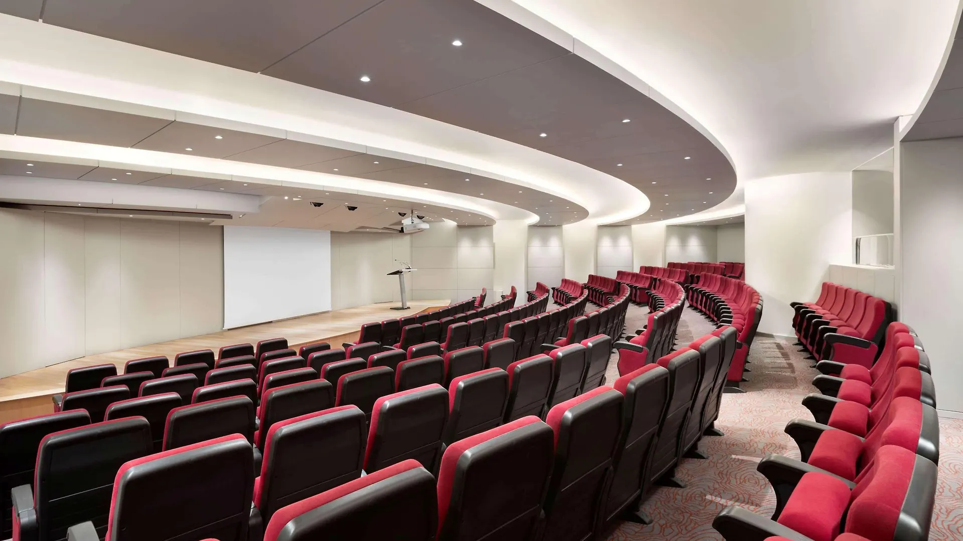 Ramada By Wyndham Lisbon Hotel