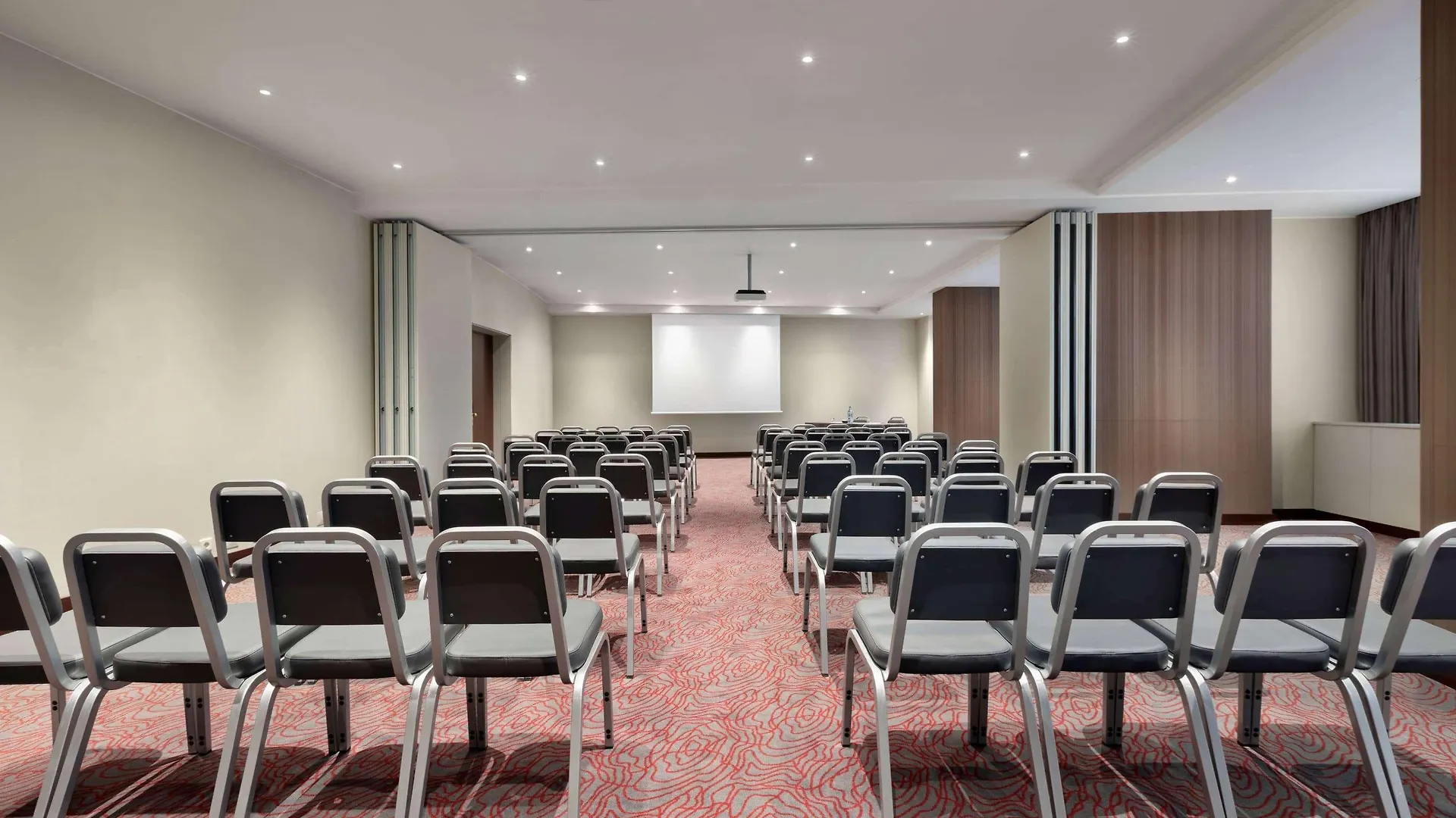 Ramada By Wyndham Lisbon Hotel