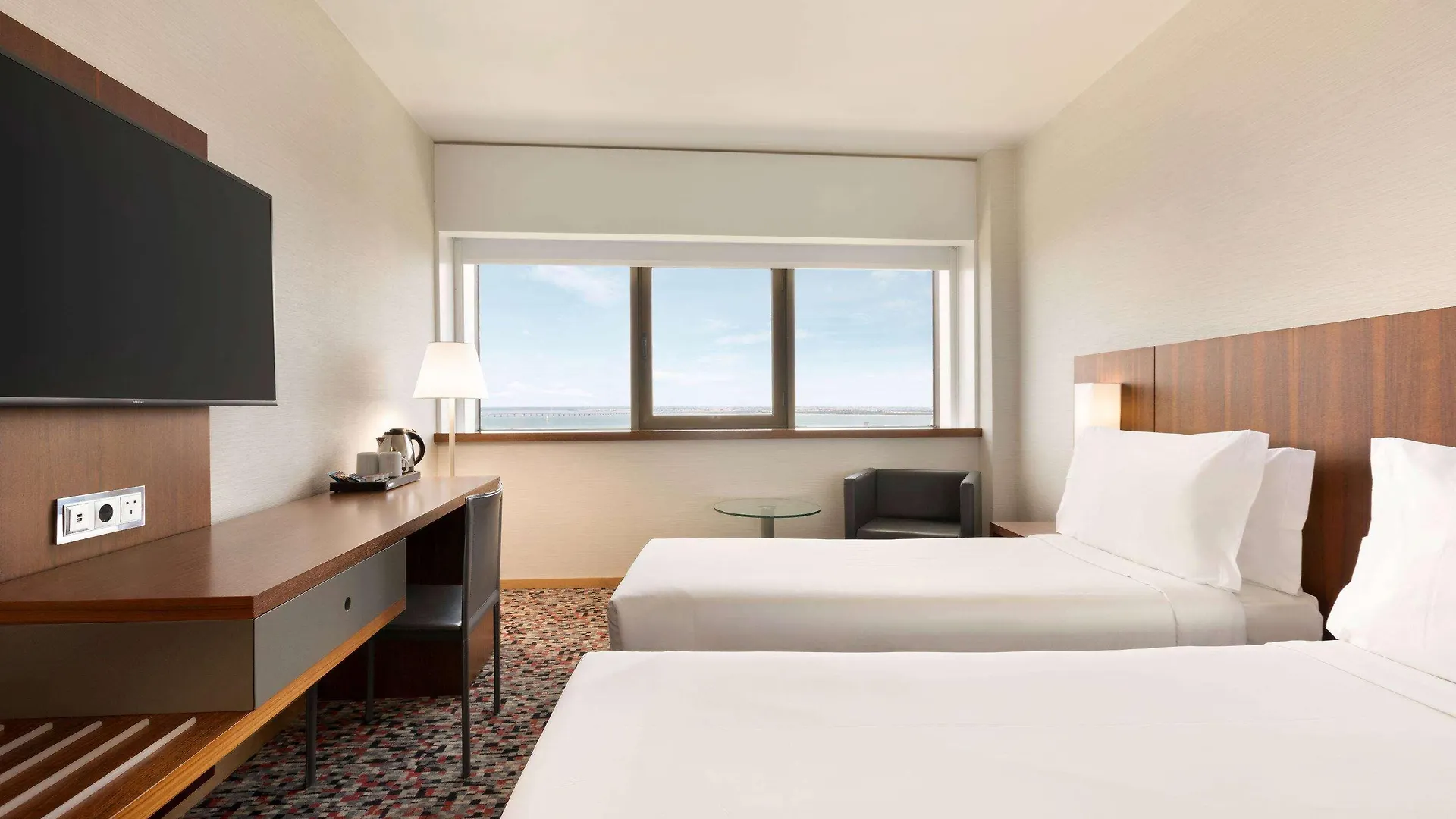 Ramada By Wyndham Lisbon Hotel 4*,