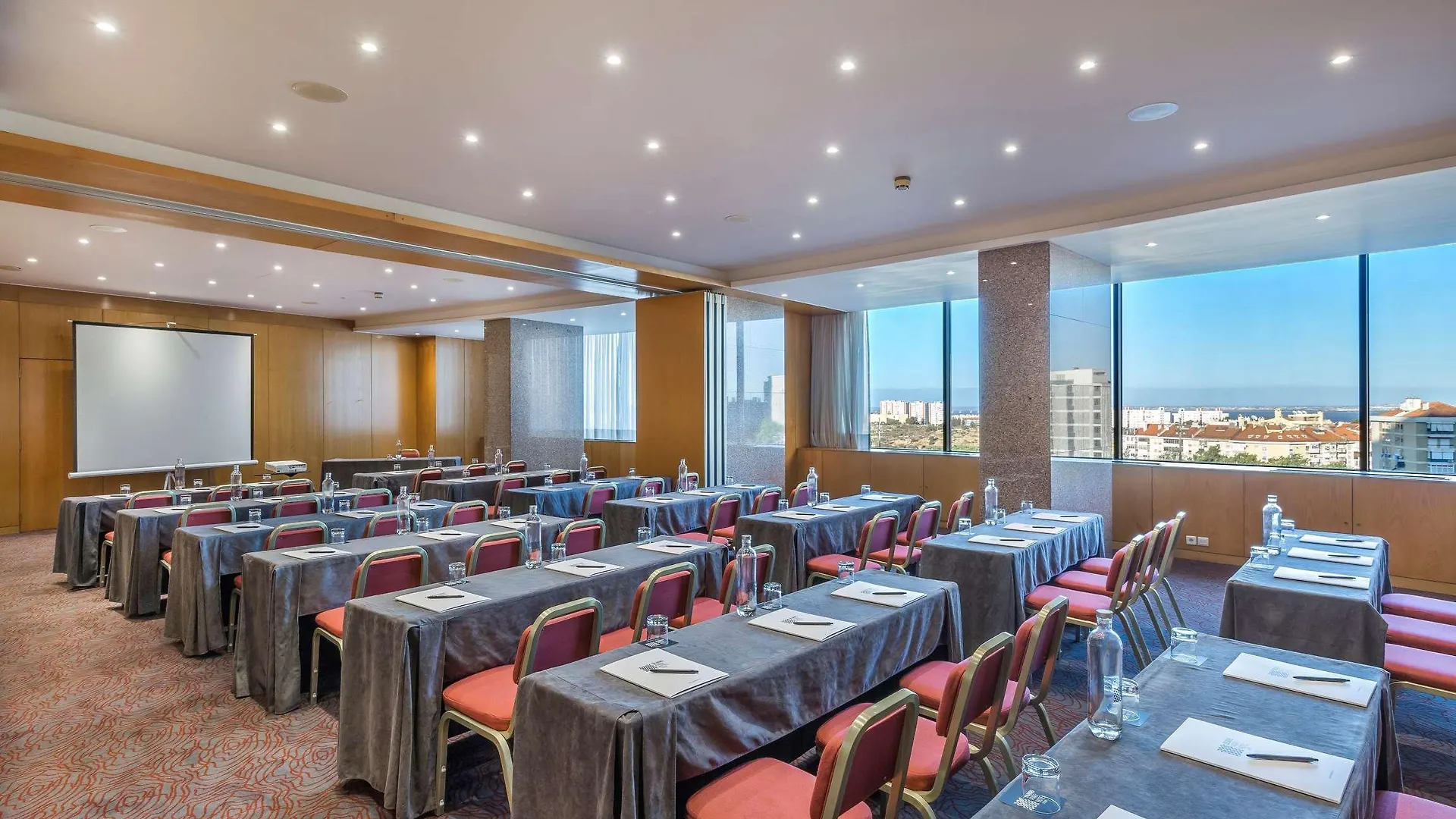 Ramada By Wyndham Lisbon Hotel