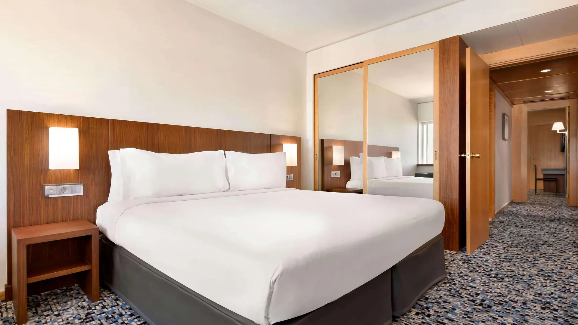 Ramada By Wyndham Lisbon Hotel