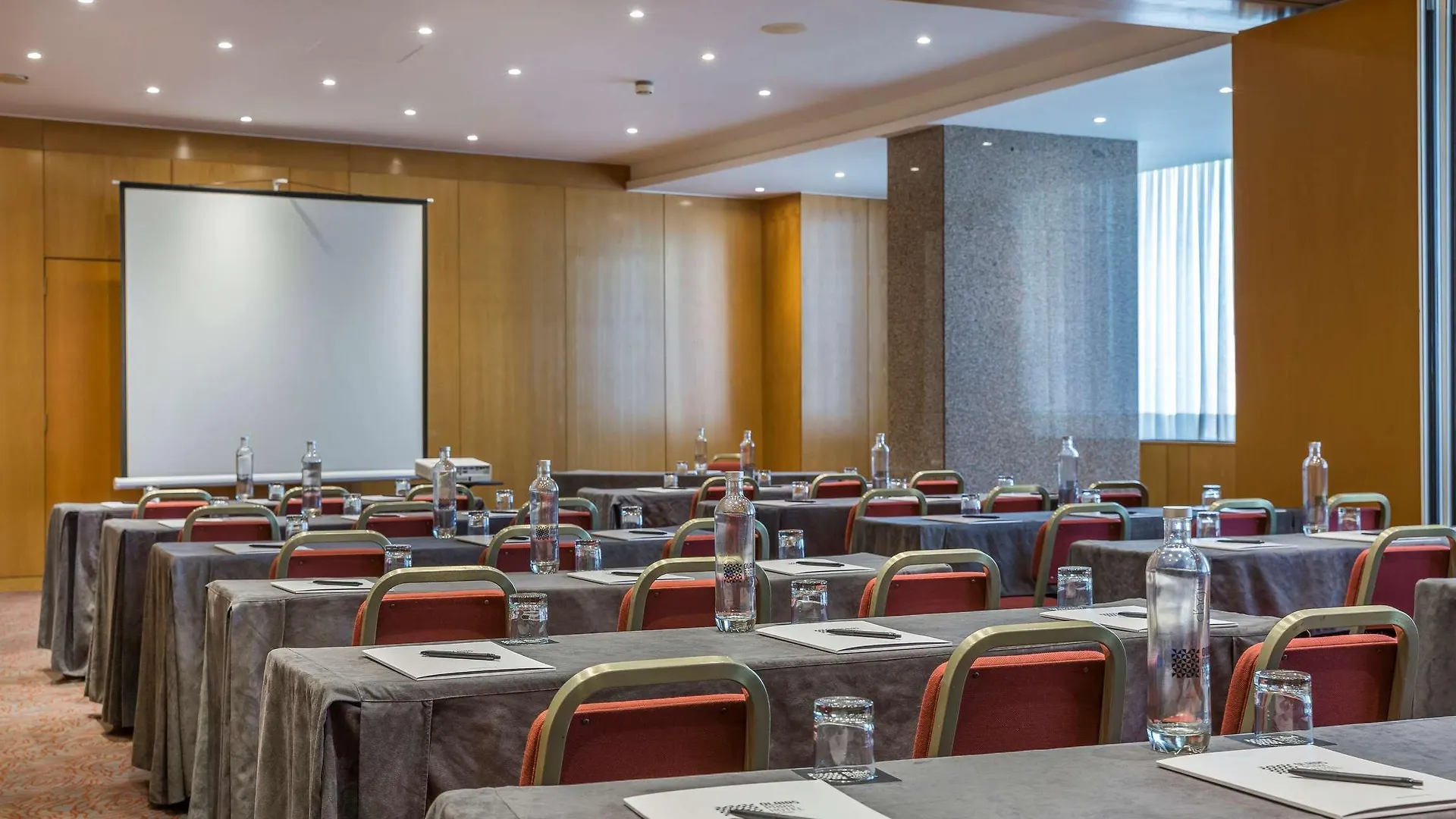 Ramada By Wyndham Lisbon Hotel