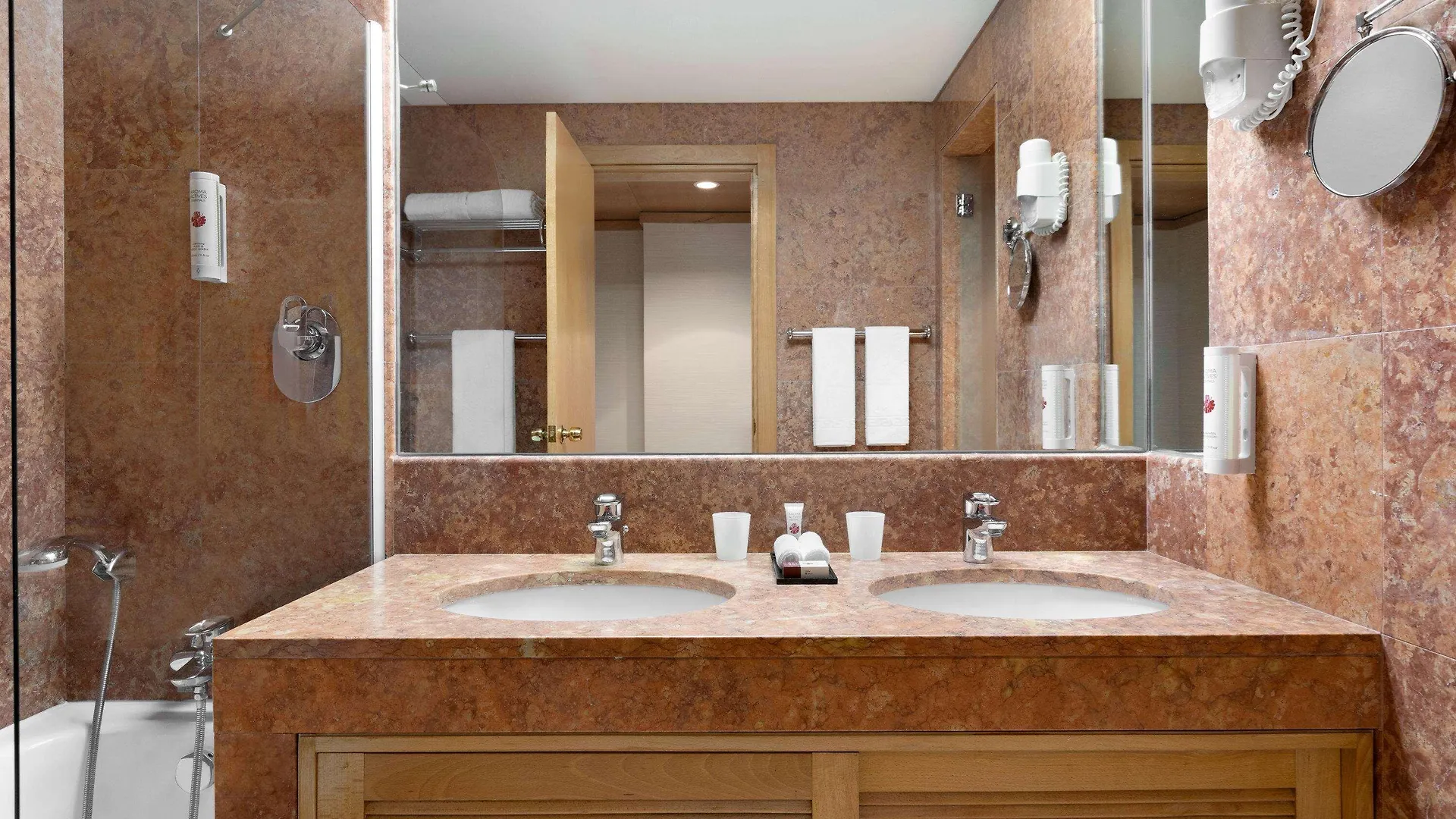 ****  Ramada By Wyndham Lisbon Hotel Portugal