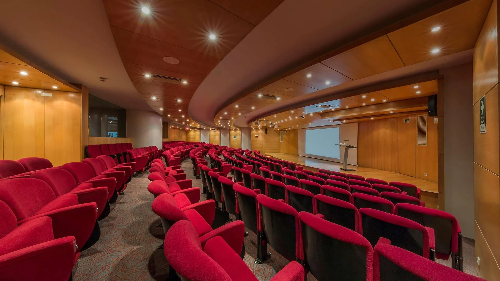 Ramada By Wyndham Lisbon Hotel