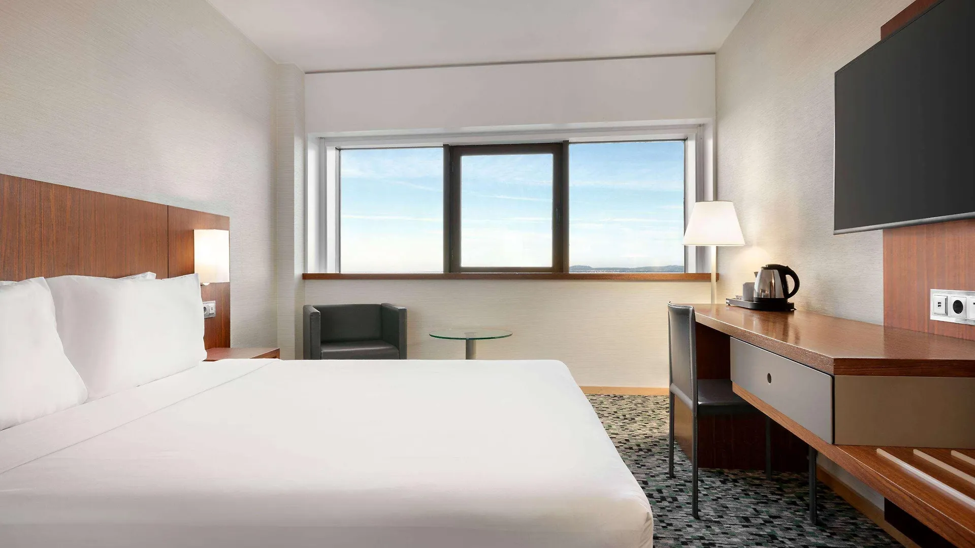 Ramada By Wyndham Lisbon Hotel