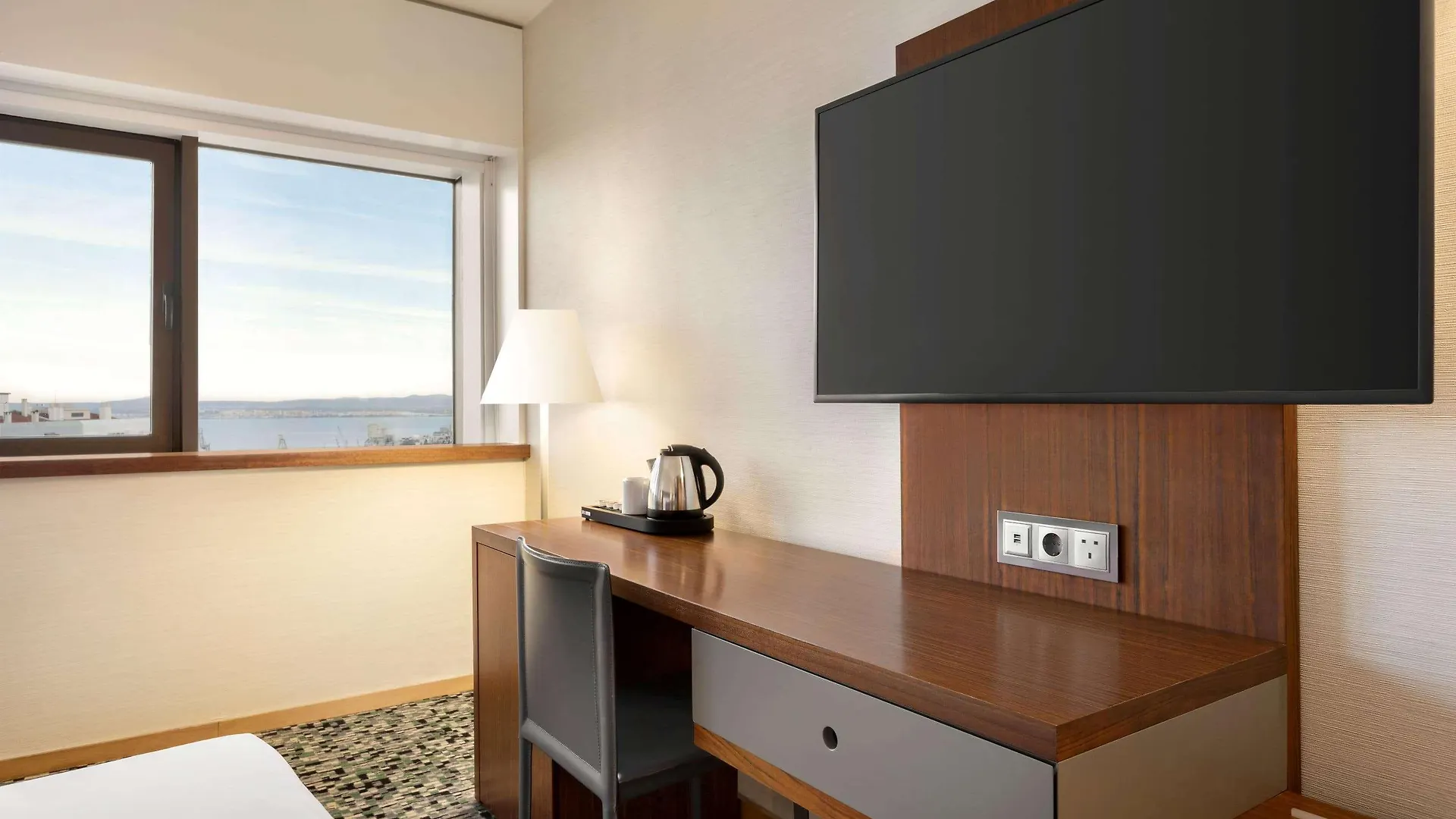 Ramada By Wyndham Lisbon Hotel