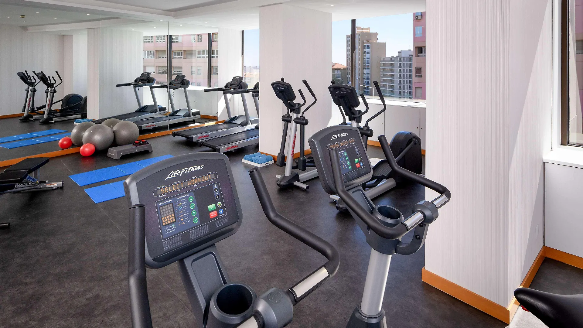 Ramada By Wyndham Lisbon Hotel
